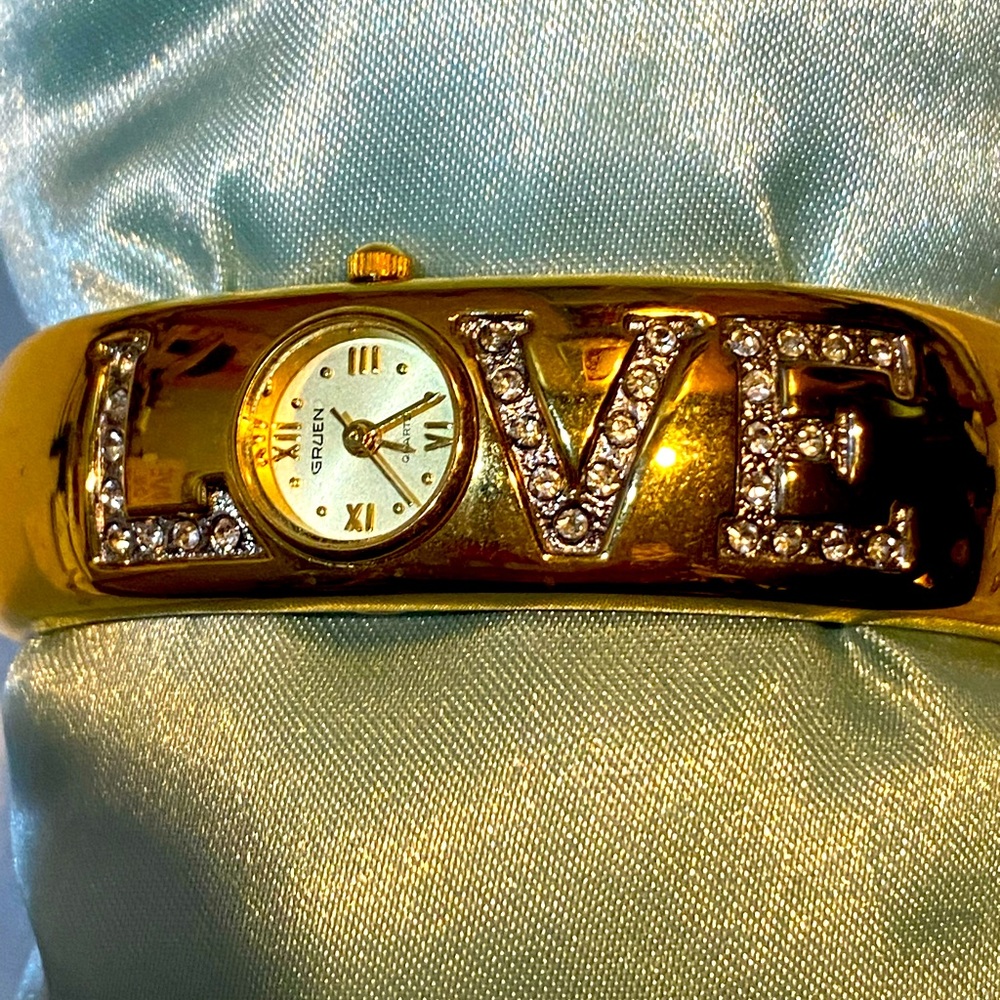 Love bangle watch